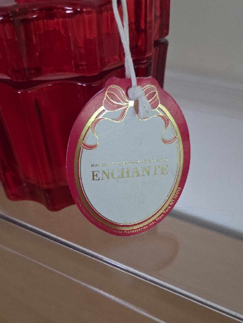 Enchanté Red Apple Glass Candle Jar Soy Blend...beautiful Design - Picture 2 of 5